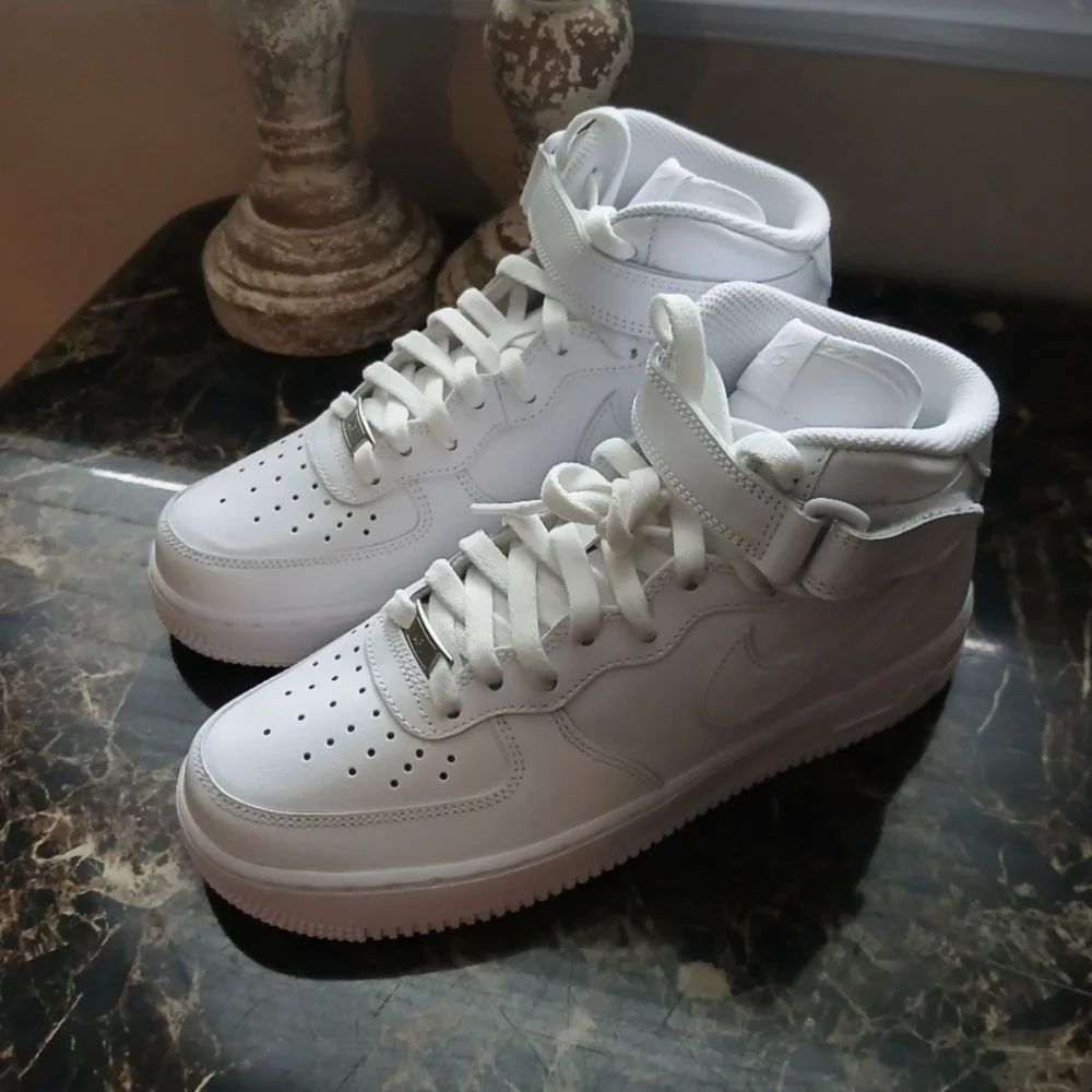 Nike Air Force 1 '07 Mid Streetwear/Lifestyle Shoes Size 7 Youth/8.5 Women - Picture 3 of 11